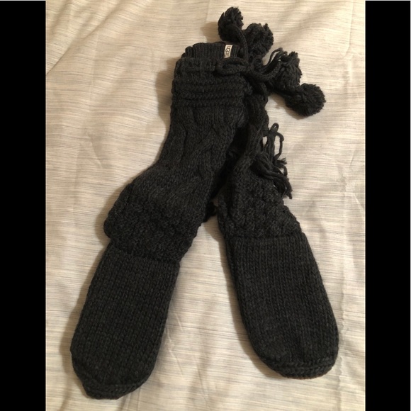 ❌❌❌SOLD OUT UGG Cozy Slipper Sock W/ Pompom - Picture 6 of 8
